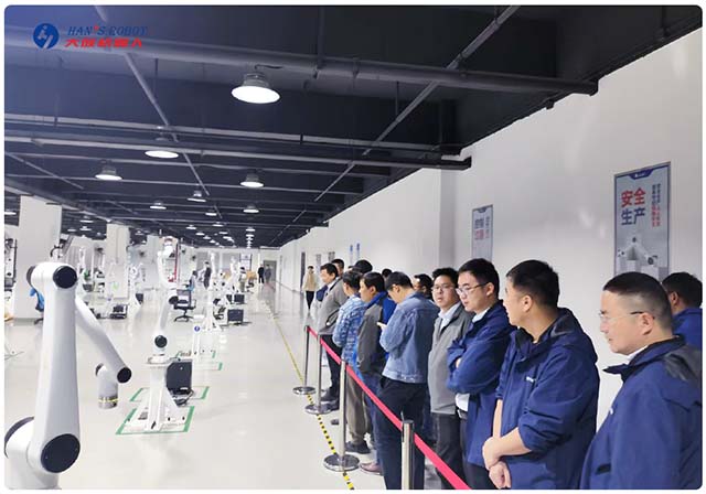新代科技來訪大族機器人佛山生產基地
